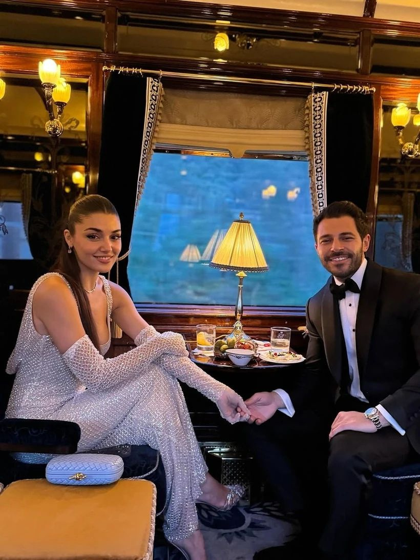 Hande Erçel ile Hakan Sabancı'dan 6,5 milyonluk poz! - Resim: 2