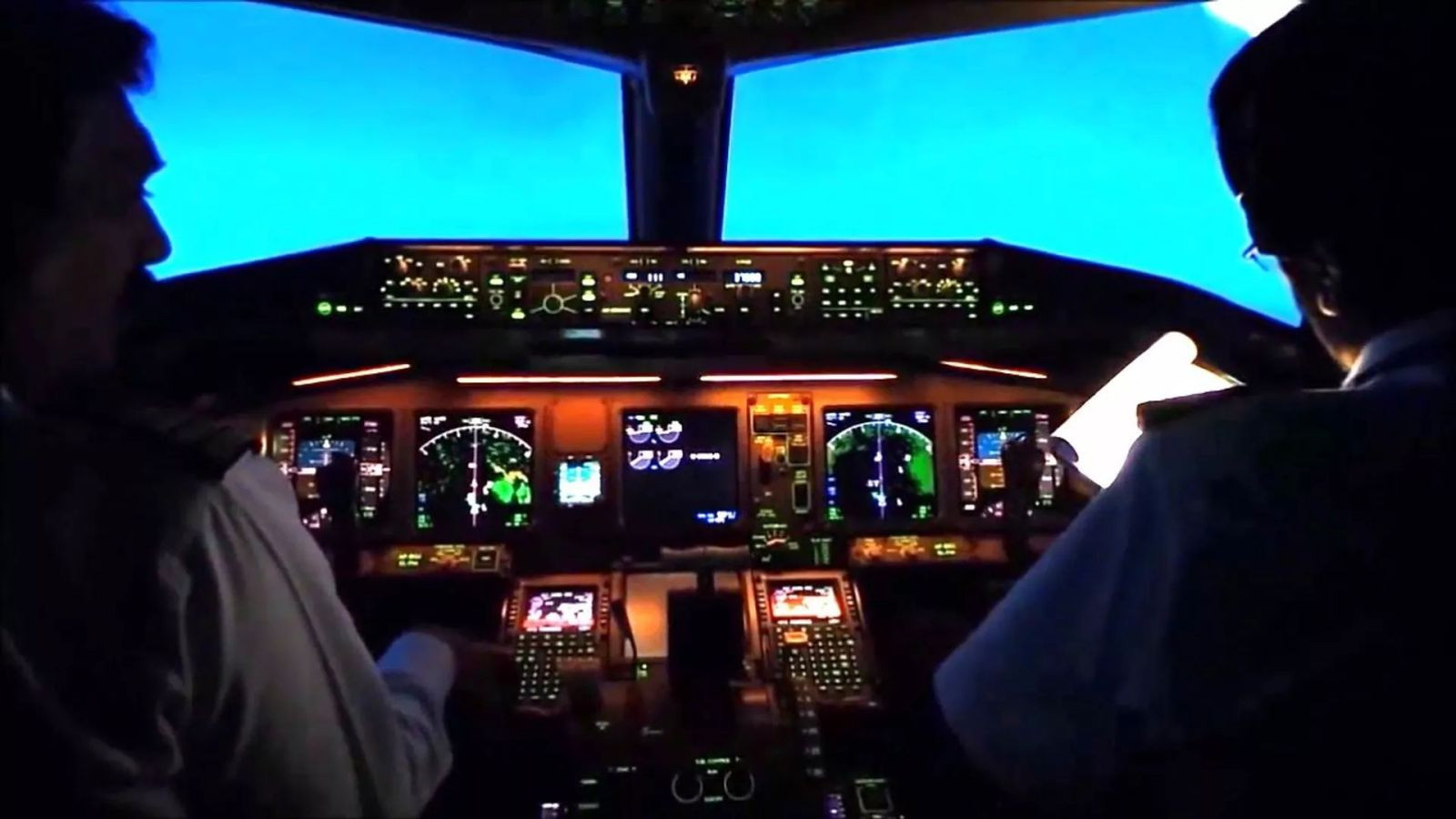 Skandal ortaya çıktı: Pilotların 'hostesler' grubu ifşa oldu! - Resim: 1