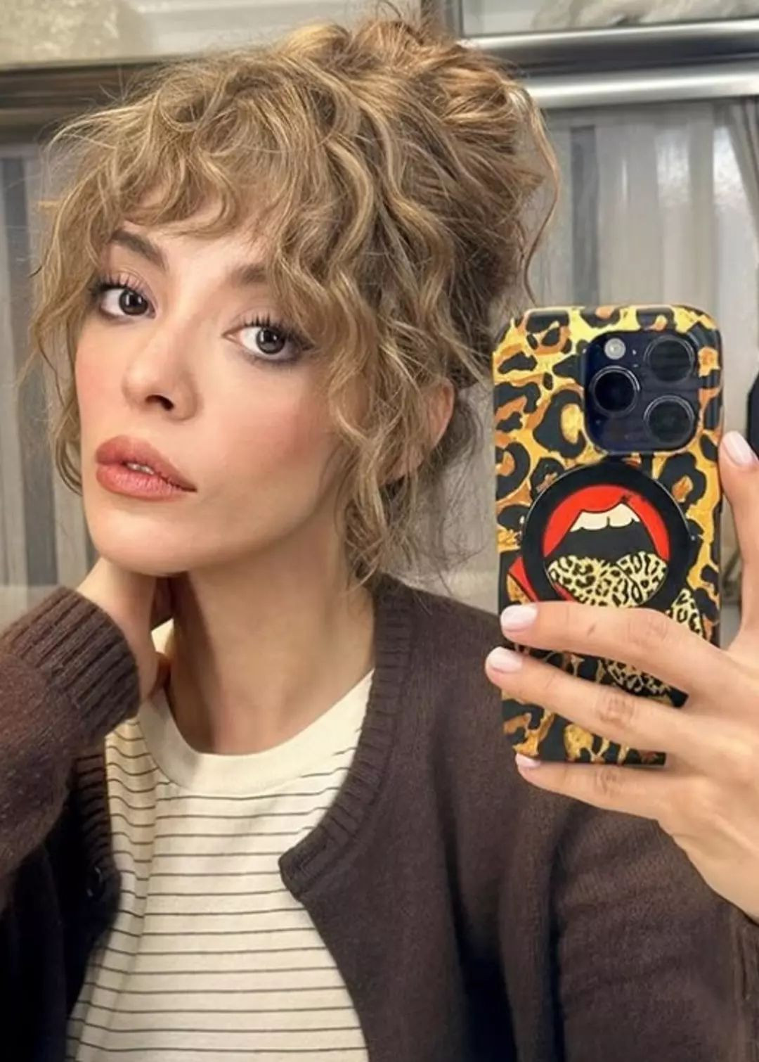 Selin Şekerci, yeni tarzıyla dikkat çekti! Yorum yağdı - Resim: 4